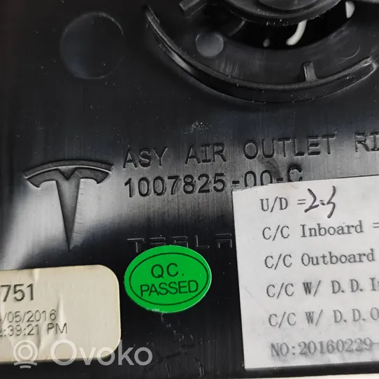 Tesla Model X Kojelaudan tuuletussuuttimen suojalista 600762800C