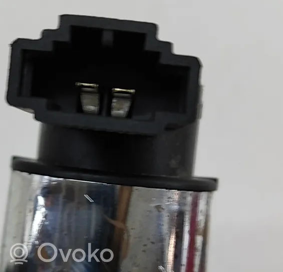 Volkswagen Golf V Lampy tylnej klapy bagażnika 1K6945094E