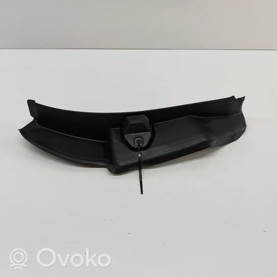 Mercedes-Benz C W205 Listwa pod lampę tylną A2056930633