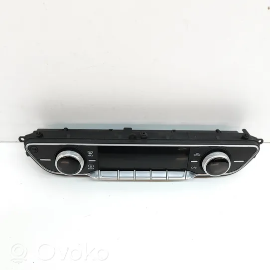 Audi A4 S4 B9 Przełącznik / Włącznik nawiewu dmuchawy 8W0820043F