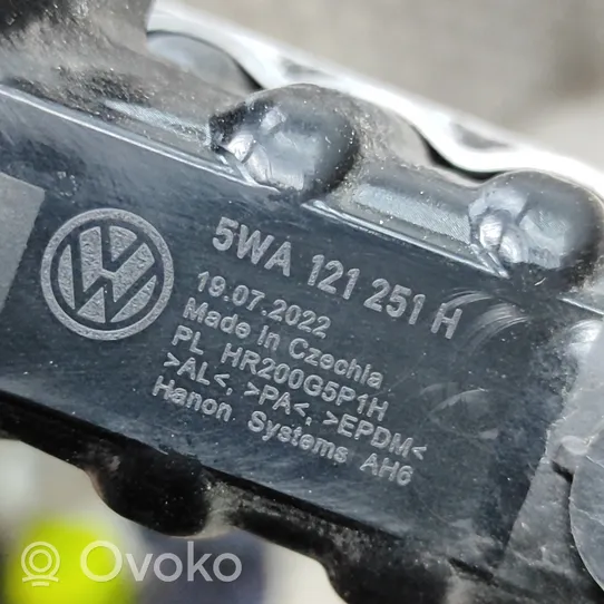 Volkswagen Golf VIII Jäähdyttimen lauhdutin 5WA121251H