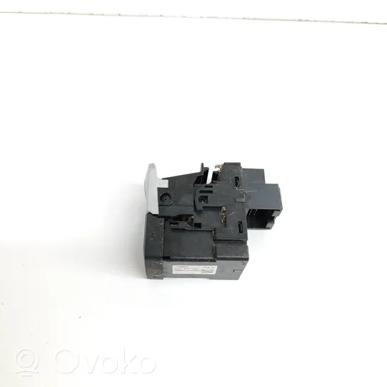 Audi Q3 8U Przycisk / Włącznik hamulca ręcznego 8U0927225D