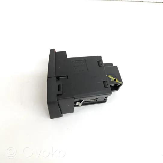 Audi Q3 8U Hazard light switch 8U2941509A