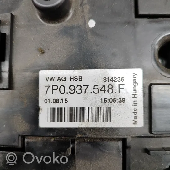 Volkswagen Touareg II Boîte à fusibles 7P0937548F