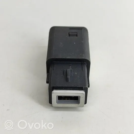Opel Mokka X Enchufe conector USB 98217039DX