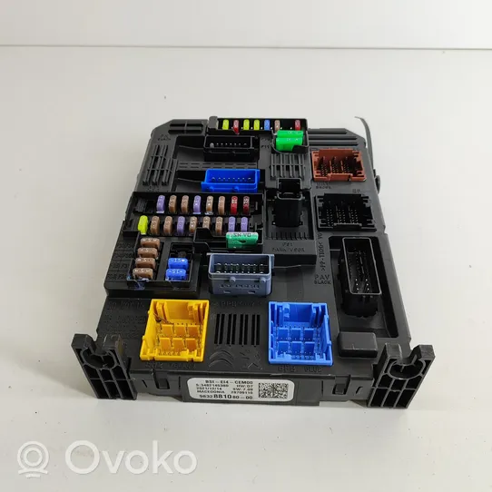 Opel Mokka X Boîte à fusibles relais 9832881080