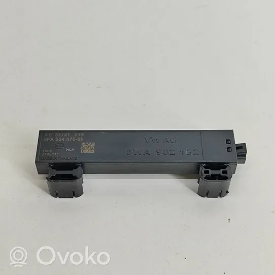 Audi A3 8Y Antena wewnętrzna 5WA962132