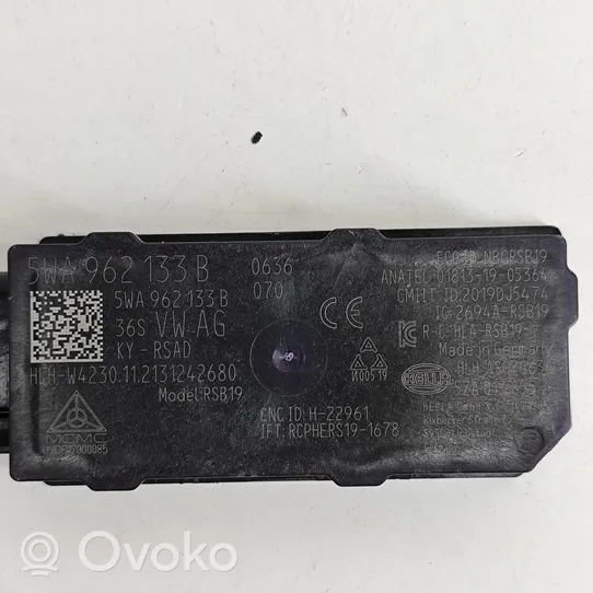 Audi A3 8Y Antena wewnętrzna 5WA962133B