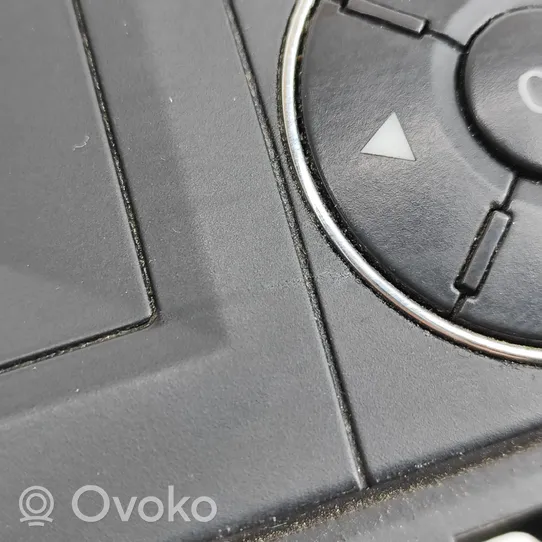 Mercedes-Benz Vito Viano W639 Panel / Radioodtwarzacz CD/DVD/GPS A1699002000