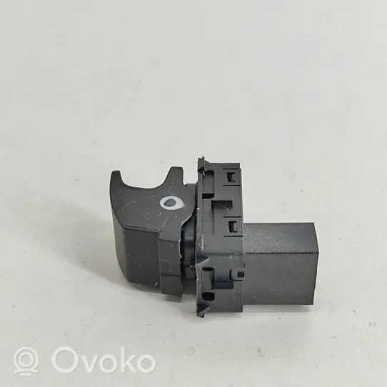 Volkswagen PASSAT B8 Takaluukun avauskytkimen painike/kytkin 3G0959831