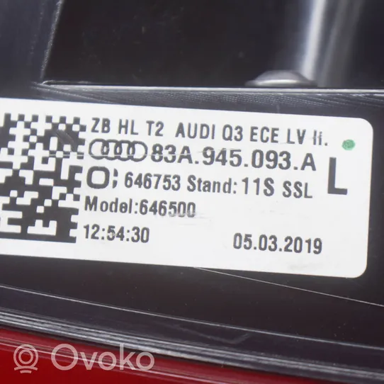 Audi Q3 F3 Lampy tylnej klapy bagażnika 83A945093A