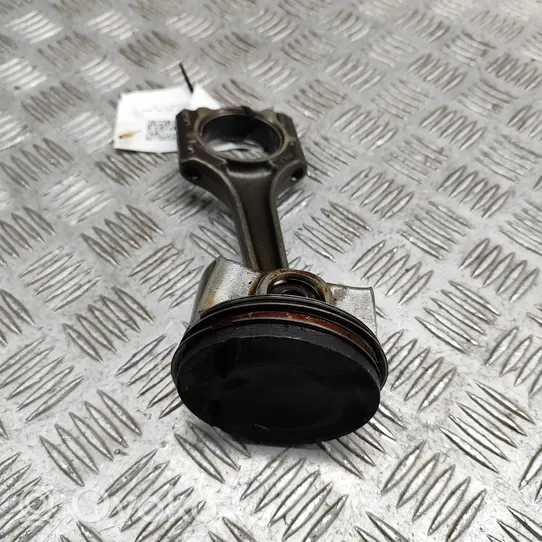 Volkswagen Golf VII Piston 06K107065F