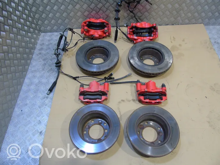 Mercedes-Benz G W463 Brake discs and calipers set 