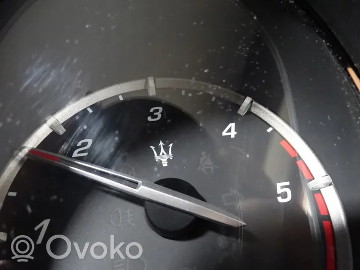 Maserati Levante Geschwindigkeitsmesser Cockpit 