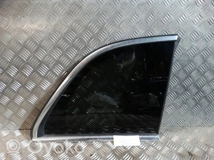 Mercedes-Benz GLB x247 Slankiojančių durų stiklas 
