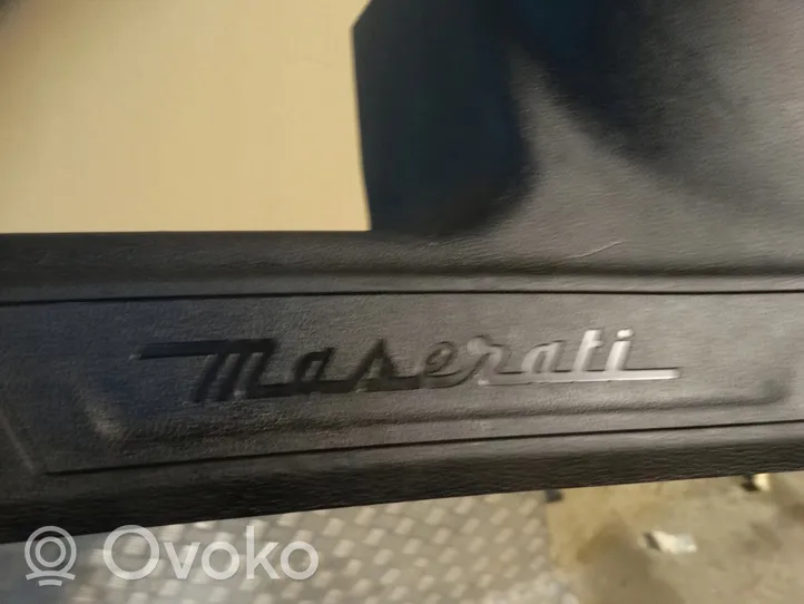 Maserati Levante Muu kynnyksen/pilarin verhoiluelementti 
