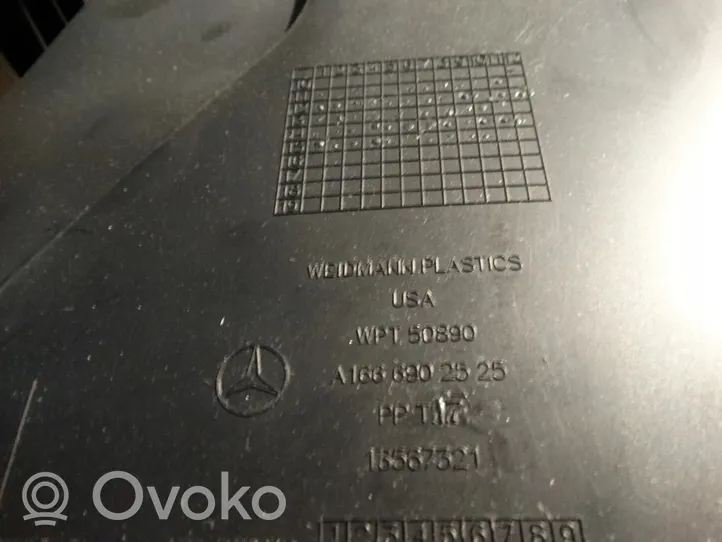 Mercedes-Benz GLE (W166 - C292) Kita slenkscių/ statramsčių apdailos detalė 