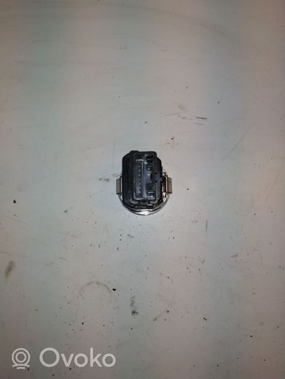 Toyota Corolla Verso E121 Bouton poussoir de démarrage du moteur 6842744B