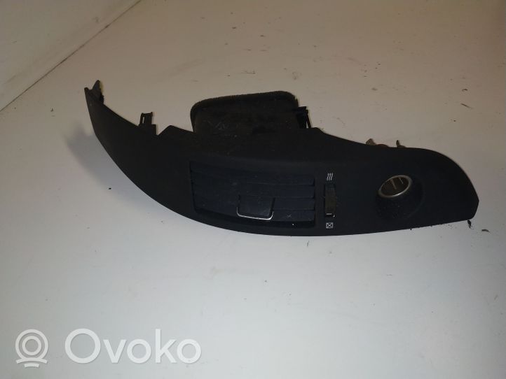 Toyota Corolla Verso E121 Griglia di ventilazione centrale cruscotto 5568064010