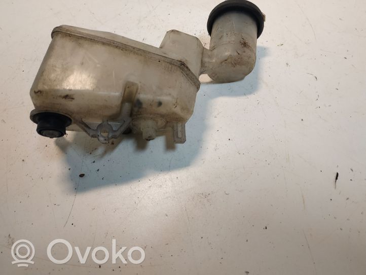 Toyota RAV 4 (XA20) Brake fluid reservoir 