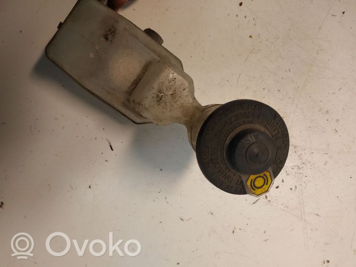 Toyota RAV 4 (XA20) Brake fluid reservoir 