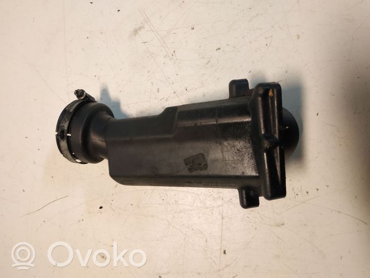 Volvo V70 Turboahtimen ilmanoton letku 30740895