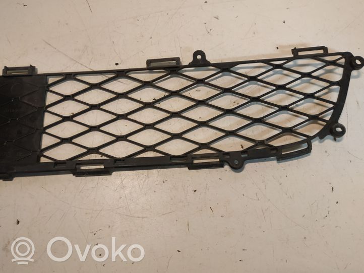 Toyota Yaris Grille inférieure de pare-chocs avant 531120D020