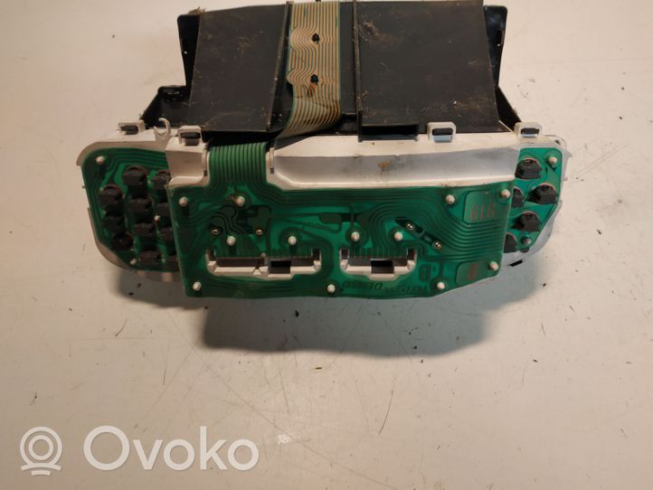 Toyota Yaris Speedometer (instrument cluster) 9880