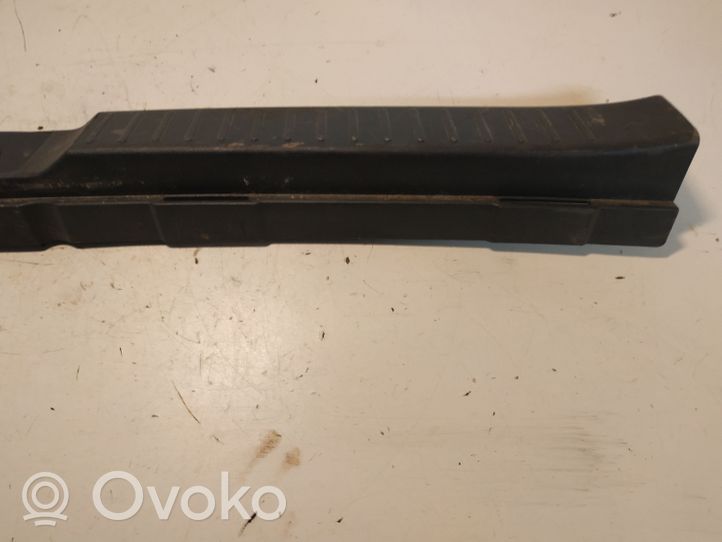 Toyota Corolla Verso AR10 Protection de seuil de coffre 647160F010