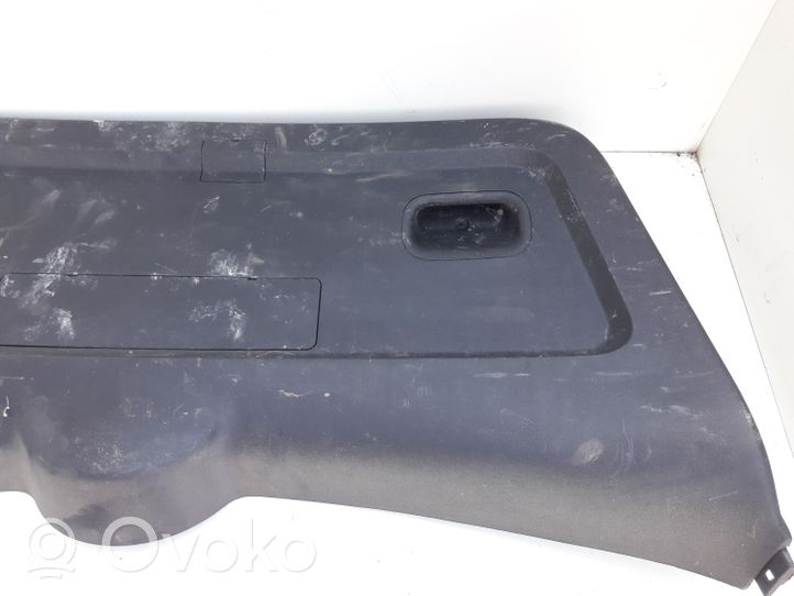 Toyota Corolla Verso AR10 Garniture de hayon 677660F010