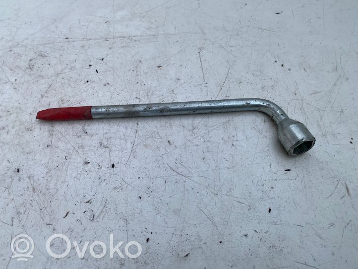 Volvo S80 Wheel nut wrench 