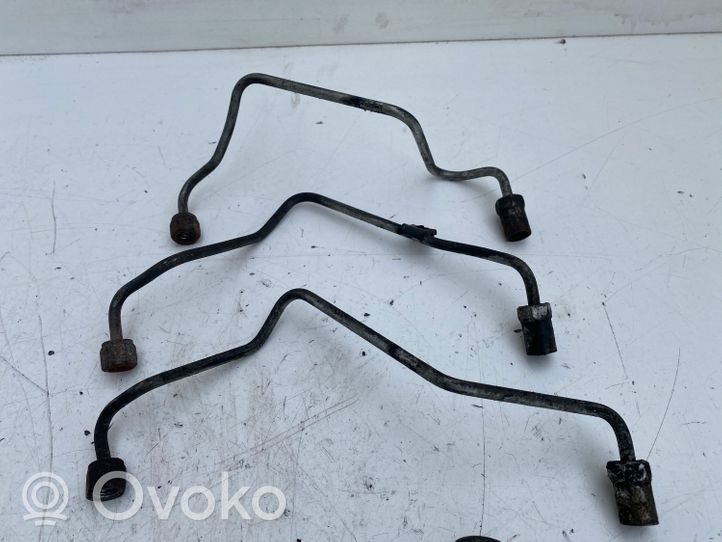 Toyota Avensis T250 Fuel injector supply line/pipe 