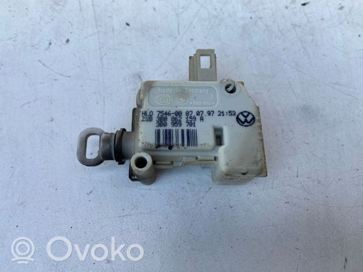 Audi A6 S6 C5 4B Verrouillage du bouchon du réservoir de carburant 3B0959781