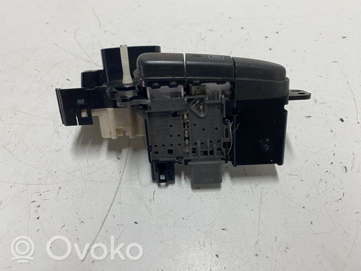 Toyota Yaris Przycisk świateł awaryjnych 758294