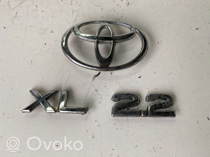 Toyota Camry Emblemat / Znaczek tylny / Litery modelu 