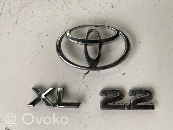 Toyota Camry Emblemat / Znaczek tylny / Litery modelu 