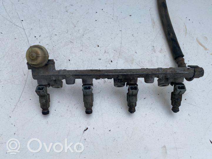 Toyota Avensis T220 Set di iniettori 2325002040