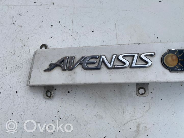 Toyota Avensis T220 Takavalon valaisimen muotolista 