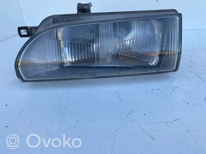 Toyota Corolla E90 Lampa przednia 12307