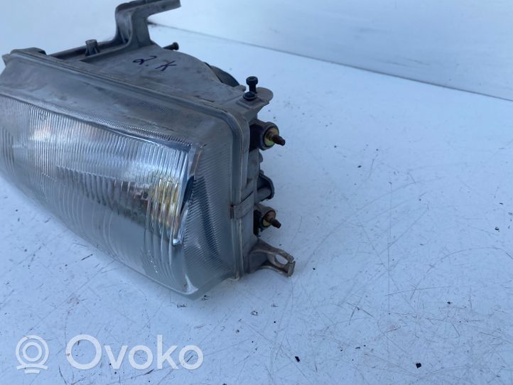 Toyota Corolla E90 Lampa przednia 201653B