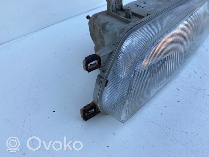 Toyota Corolla E90 Lampa przednia 082121140