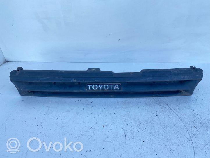 Toyota Corolla E90 Grotelės priekinės 5210112660