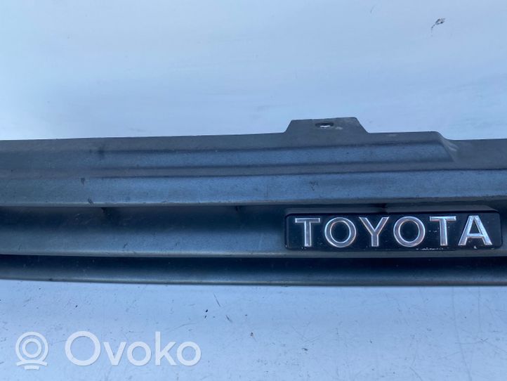 Toyota Corolla E90 Etusäleikkö 5210112660