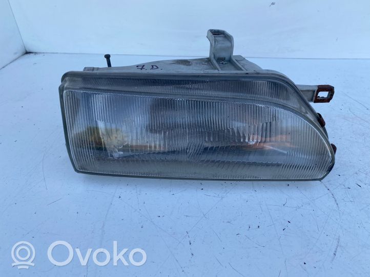 Toyota Corolla E90 Lampa przednia 2121140