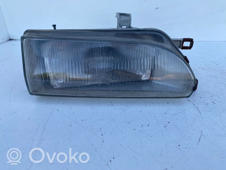 Toyota Corolla E90 Lampa przednia 2121140