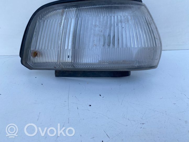 Toyota Corolla E90 Indicatore di direzione anteriore 082121556