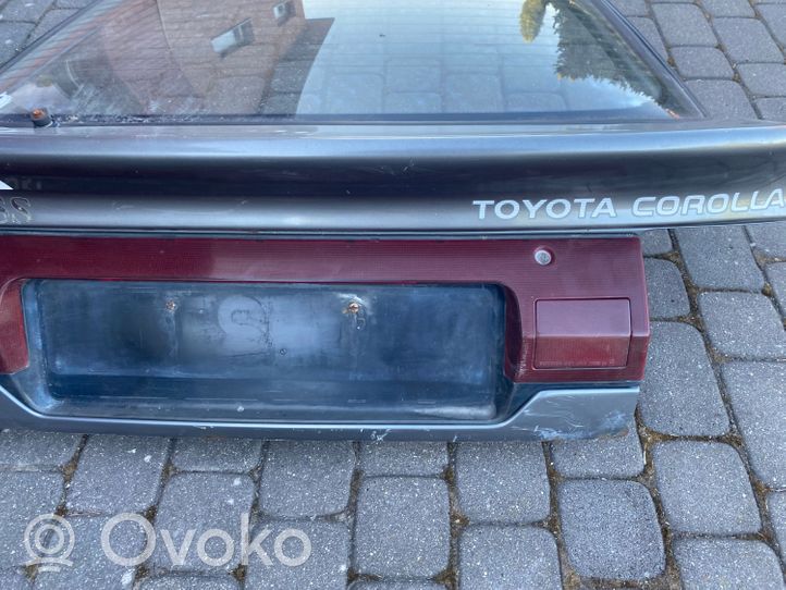 Toyota Corolla E90 Couvercle de coffre 
