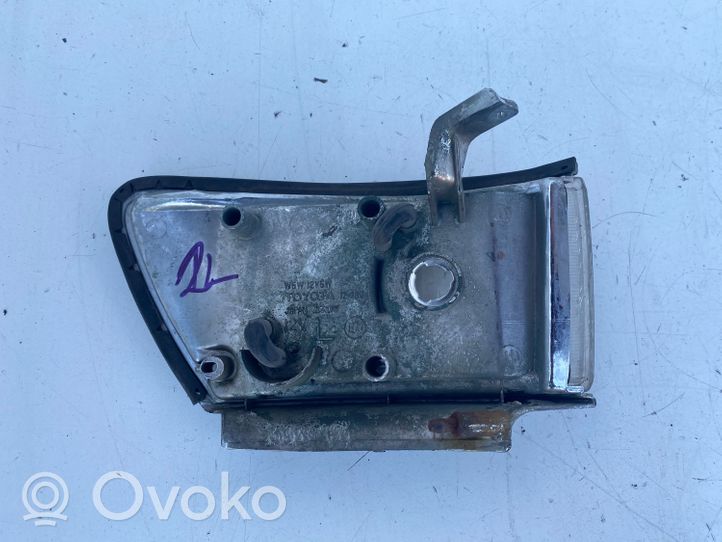 Toyota Corolla E90 Indicatore di direzione anteriore 12289