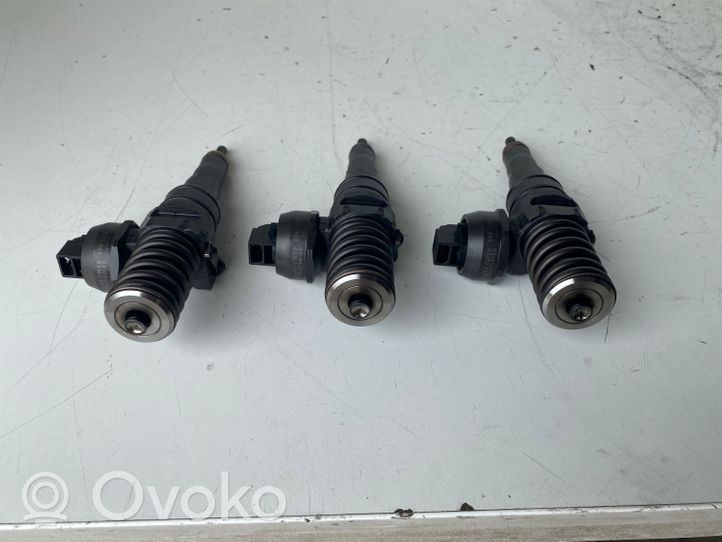 Volkswagen Golf V Set di iniettori 038130073AG