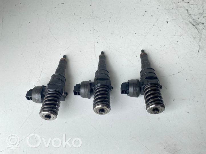 Volkswagen Golf V Set di iniettori 038130073AG